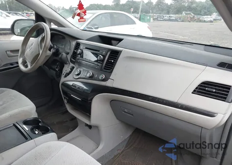 2011 Toyota Sienna Le V6 z USA, uszkodzony, nr VIN 5TDKK3DC2BS044879